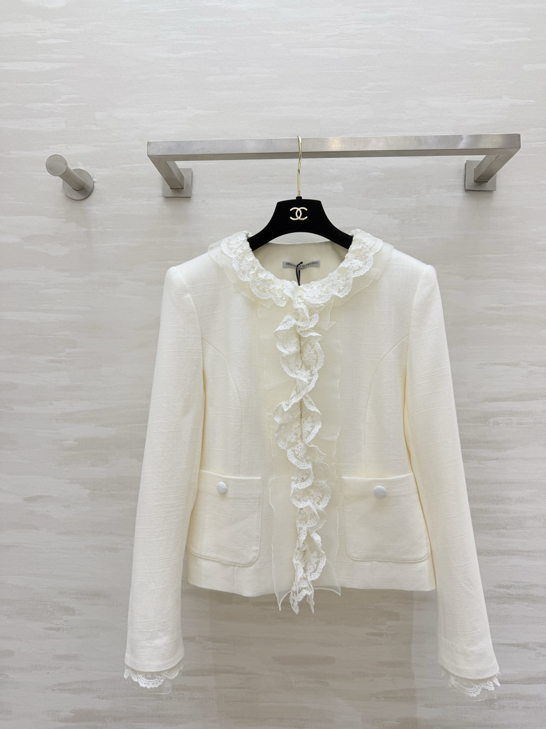 #ERMANNO SCERVINO²⁶🤍奶白蕾丝外套 法式浪漫蕾丝荷叶边 精致圆领 温柔氛围感 短款修身