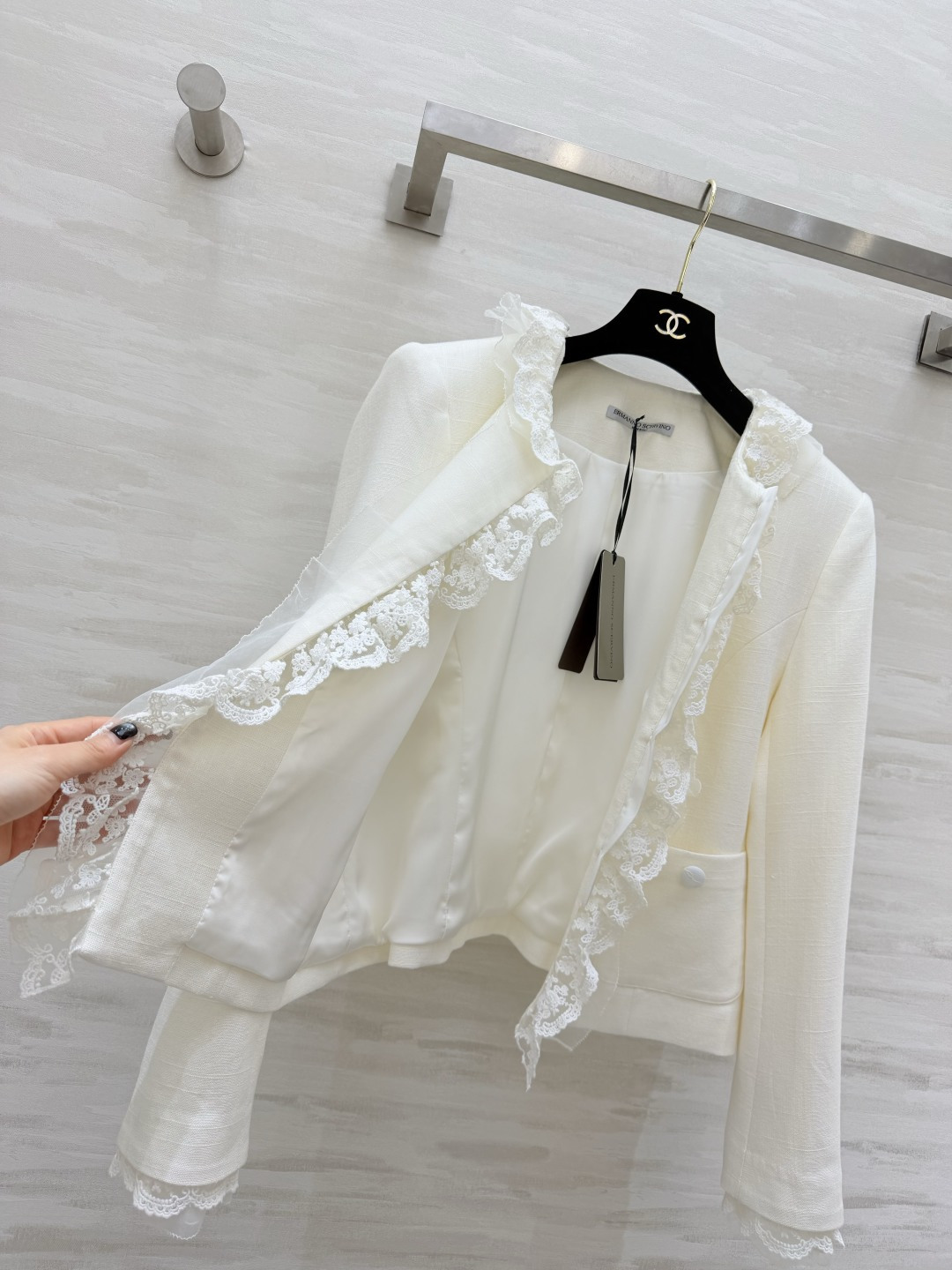 #ERMANNO SCERVINO²⁶🤍奶白蕾丝外套 法式浪漫蕾丝荷叶边 精致圆领 温柔氛围感 短款修身