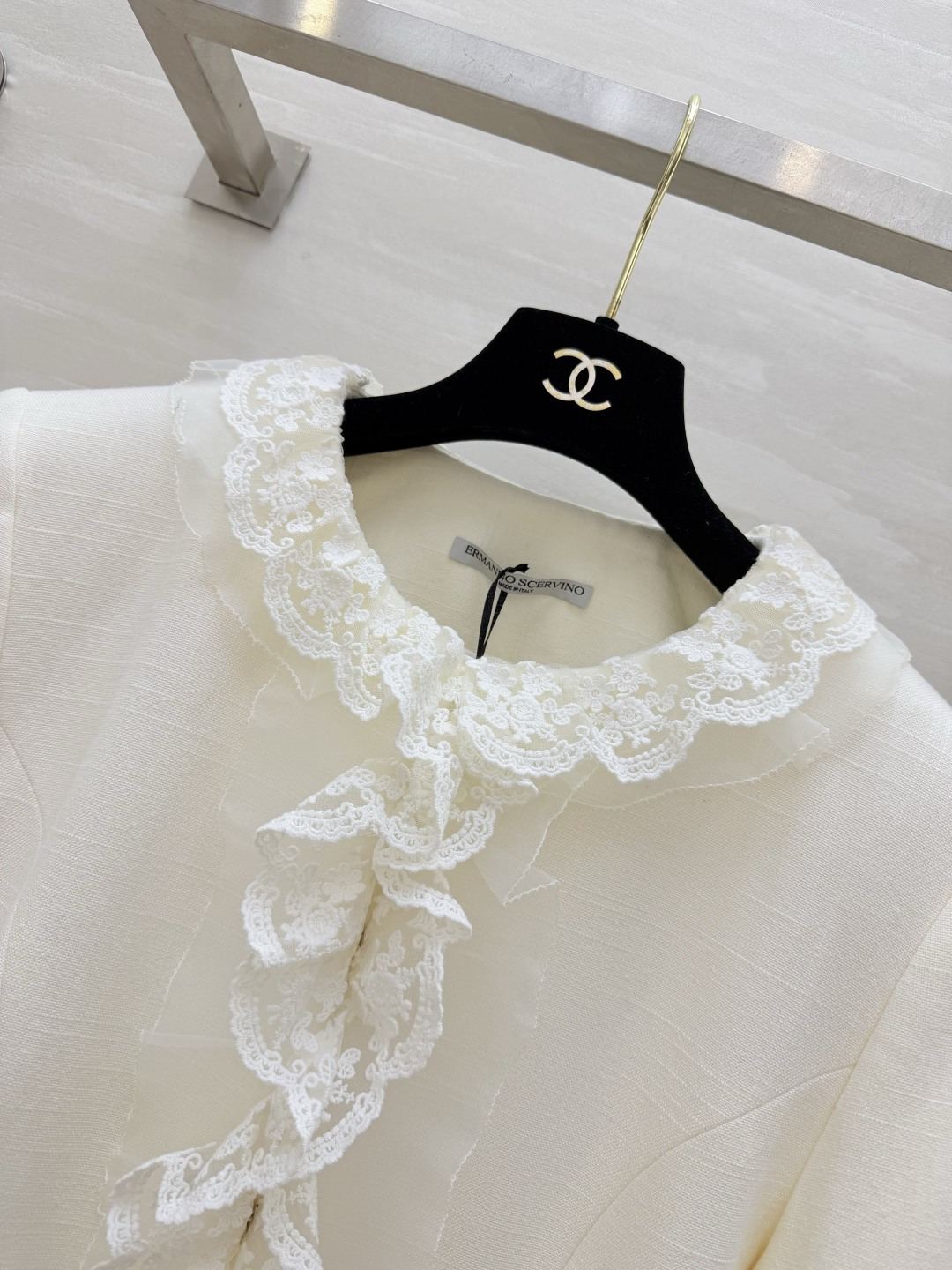 #ERMANNO SCERVINO²⁶🤍奶白蕾丝外套 法式浪漫蕾丝荷叶边 精致圆领 温柔氛围感 短款修身