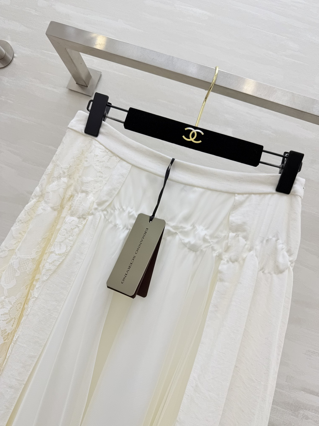 ERMANNO SCERVINO²⁶温柔不规则半身裙✨自带仙气的奶米白色调 干净又治愈 侧边精致蕾丝拼接