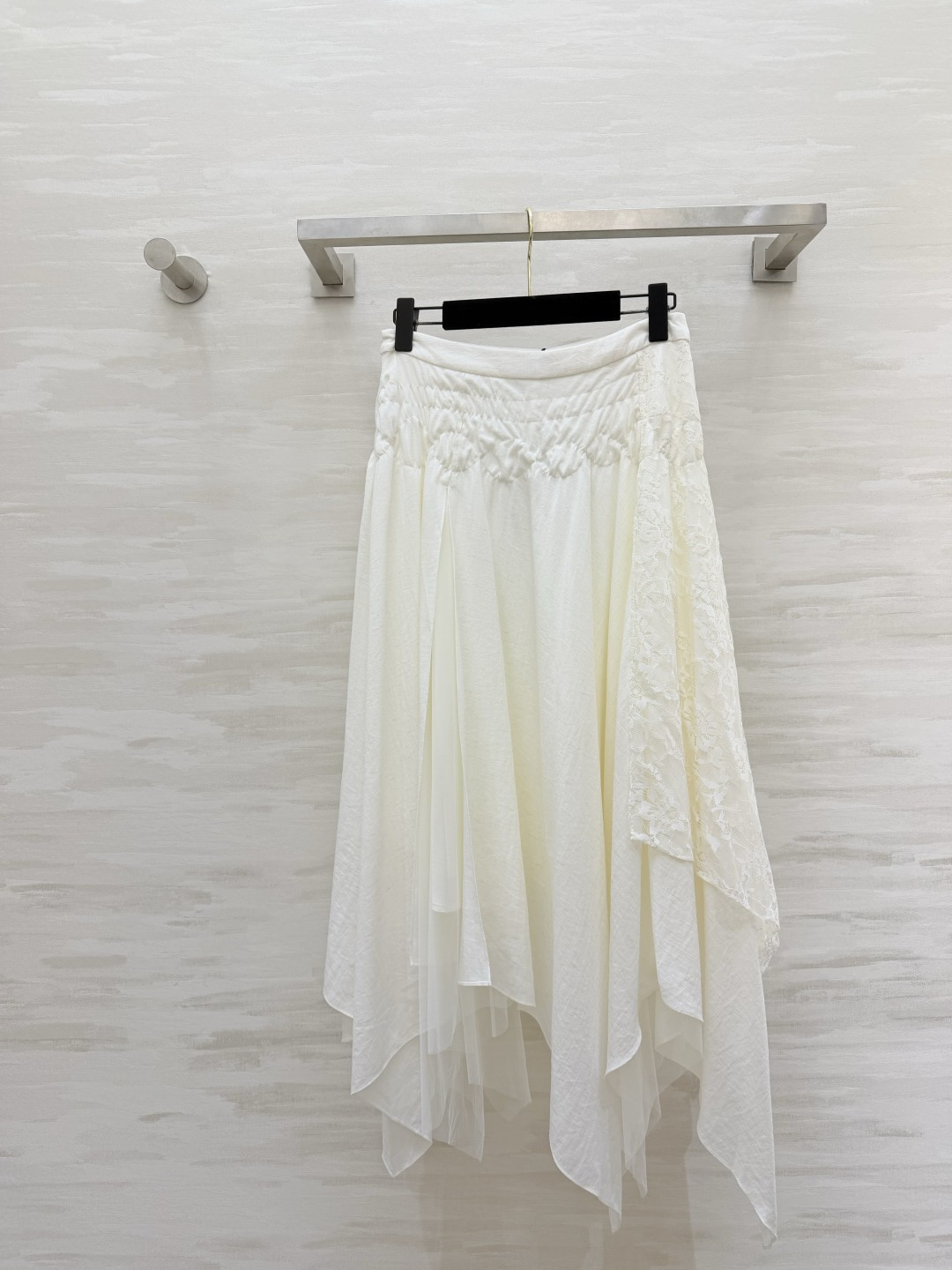 ERMANNO SCERVINO²⁶温柔不规则半身裙✨自带仙气的奶米白色调 干净又治愈 侧边精致蕾丝拼接