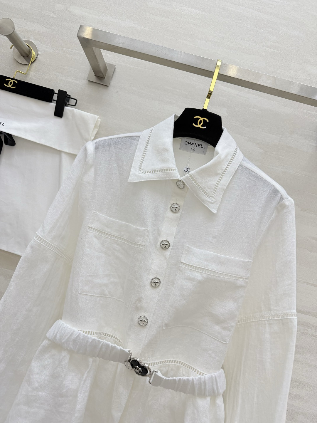 #Chane♡²⁶收腰亚麻衬衫✨ 一眼沦陷的法式温柔 经典两色可选 干净奶白｜复古卡其！天然透气亚麻面料
