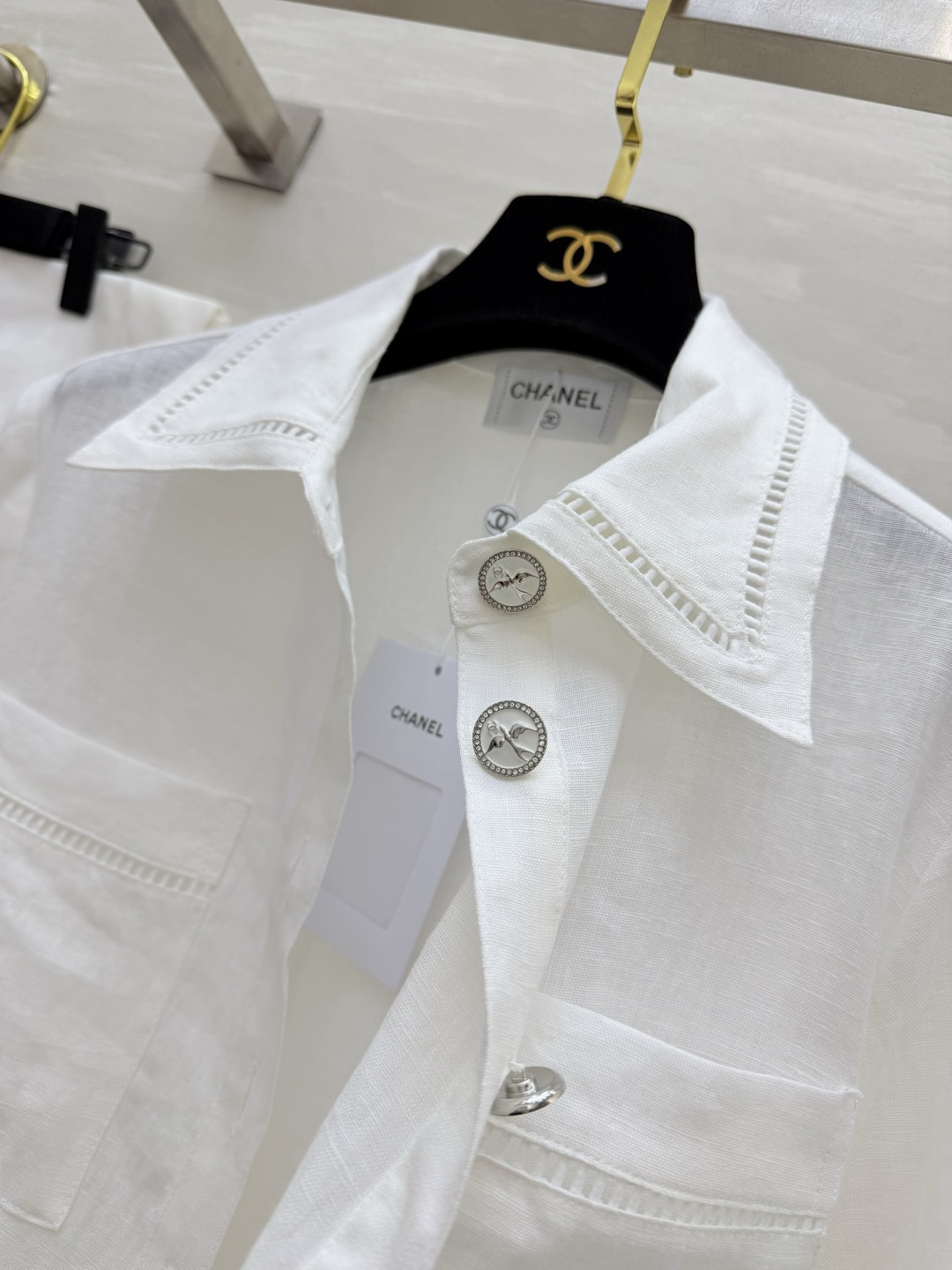 #Chane♡²⁶收腰亚麻衬衫✨ 一眼沦陷的法式温柔 经典两色可选 干净奶白｜复古卡其！天然透气亚麻面料