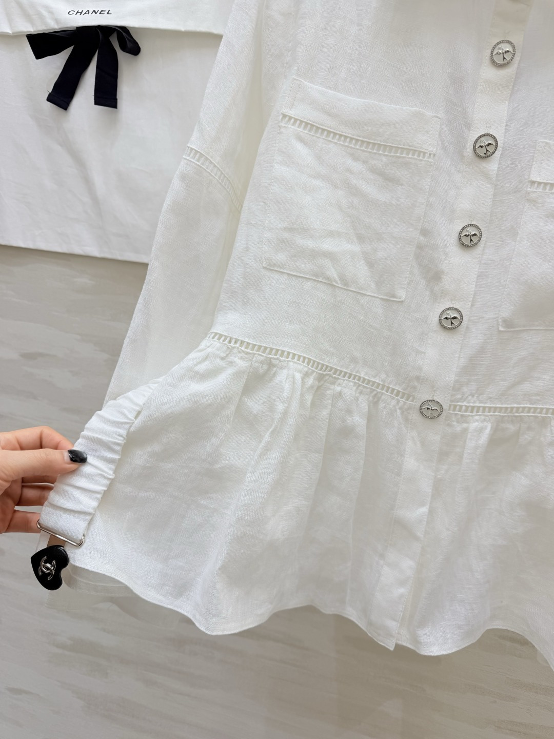 #Chane♡²⁶收腰亚麻衬衫✨ 一眼沦陷的法式温柔 经典两色可选 干净奶白｜复古卡其！天然透气亚麻面料