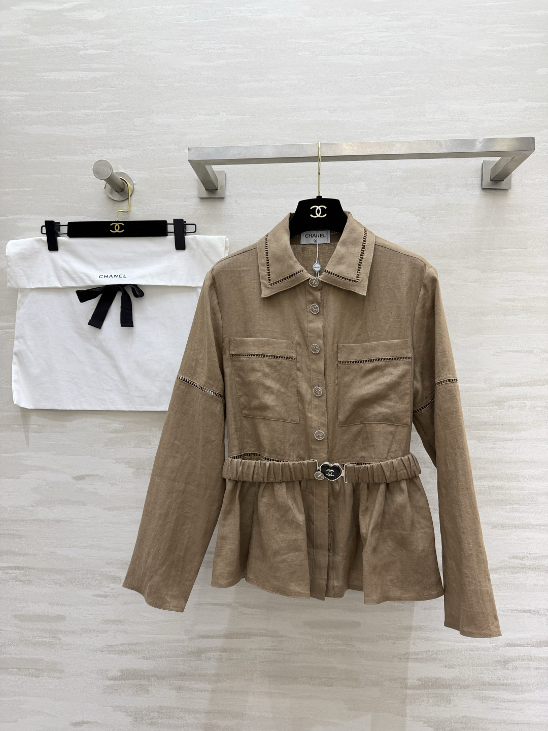 #Chane♡²⁶收腰亚麻衬衫✨ 一眼沦陷的法式温柔 经典两色可选 干净奶白｜复古卡其！天然透气亚麻面料