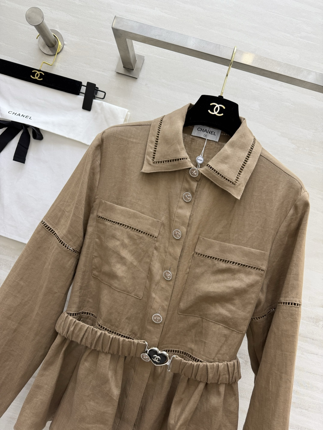 #Chane♡²⁶收腰亚麻衬衫✨ 一眼沦陷的法式温柔 经典两色可选 干净奶白｜复古卡其！天然透气亚麻面料