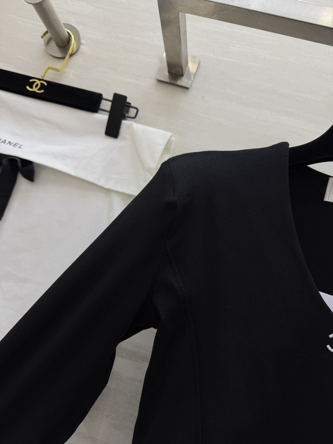 #Chane♡²⁶爆款 拉毛v领长袖上衣 高品质定制 现货首发size：S/M/L（）