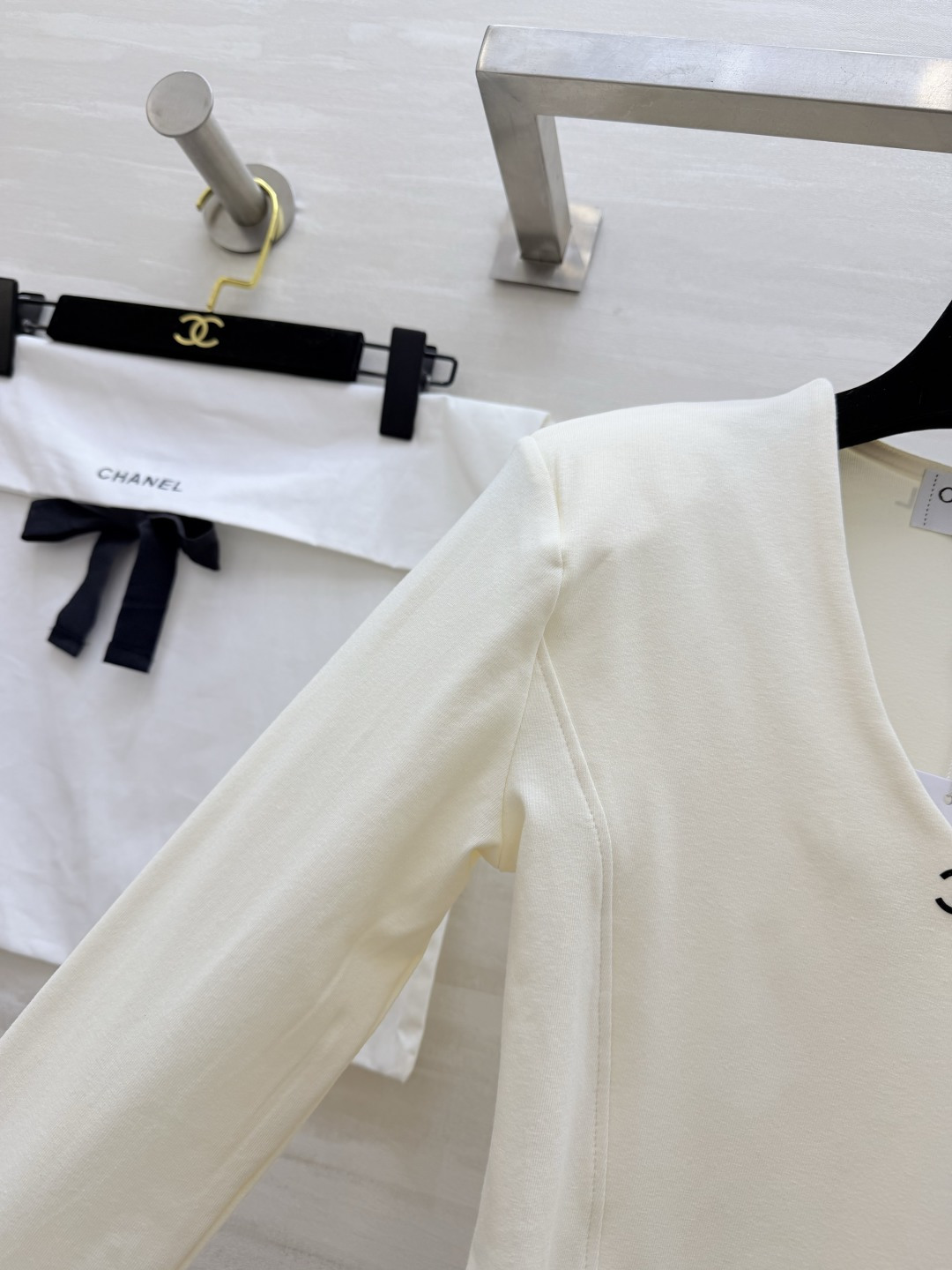 #Chane♡²⁶爆款 拉毛v领长袖上衣 高品质定制 现货首发size：S/M/L（）