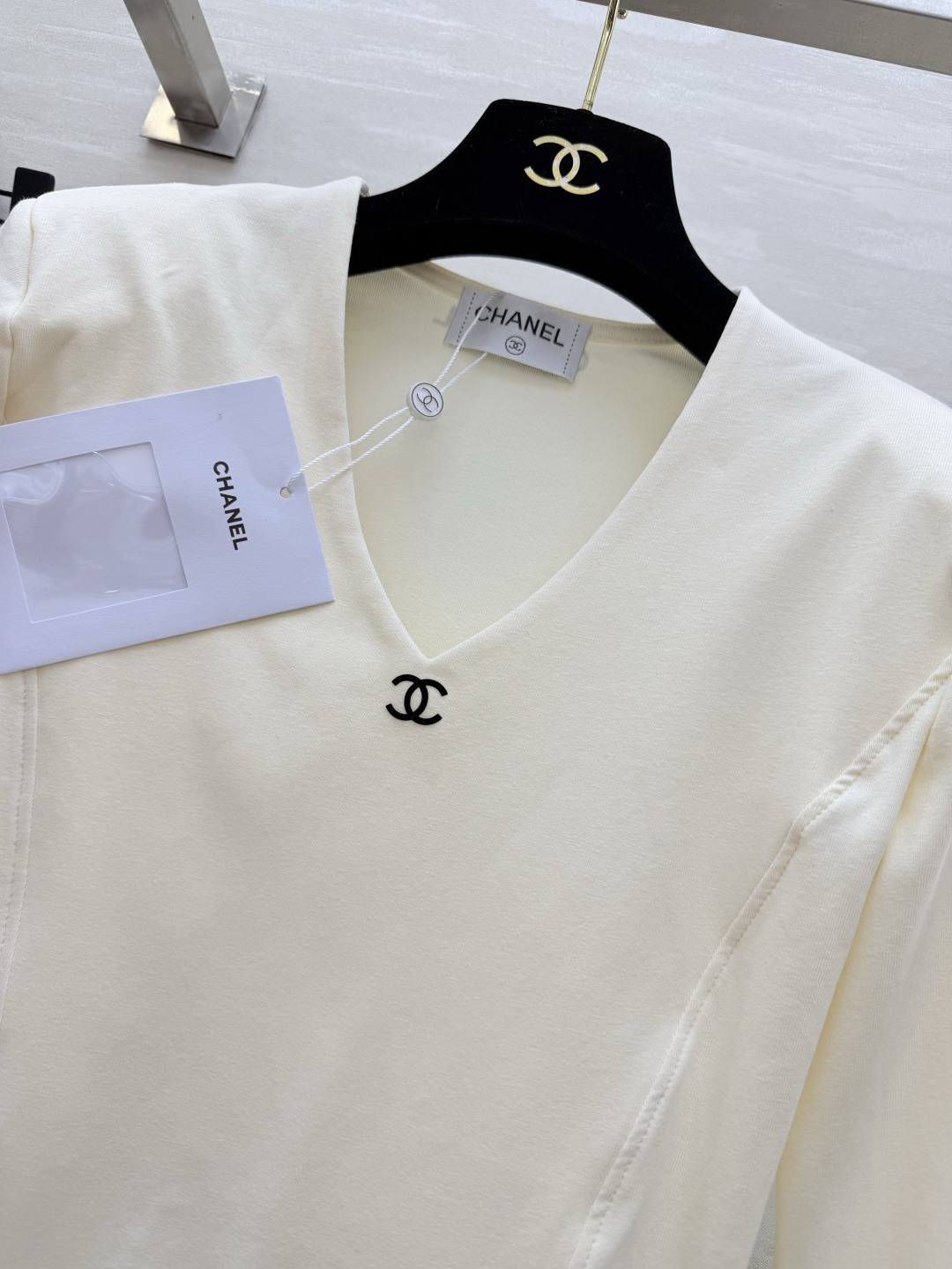 #Chane♡²⁶爆款 拉毛v领长袖上衣 高品质定制 现货首发size：S/M/L（）