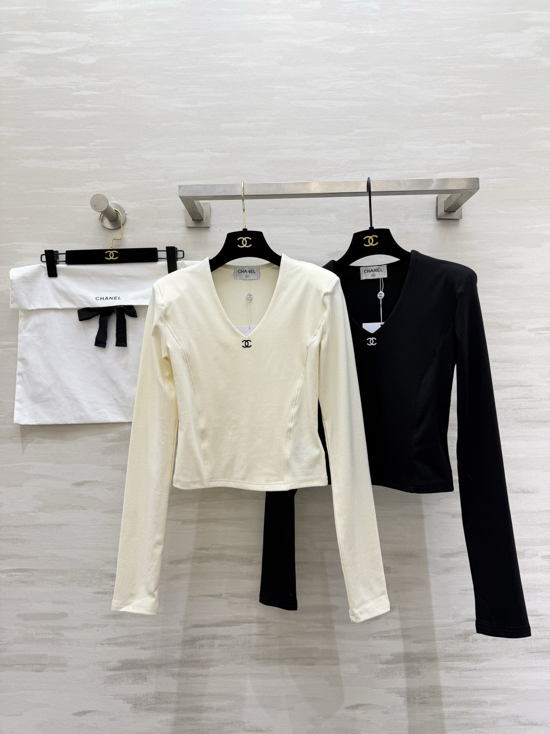 #Chane♡²⁶爆款 拉毛v领长袖上衣 高品质定制 现货首发size：S/M/L（）