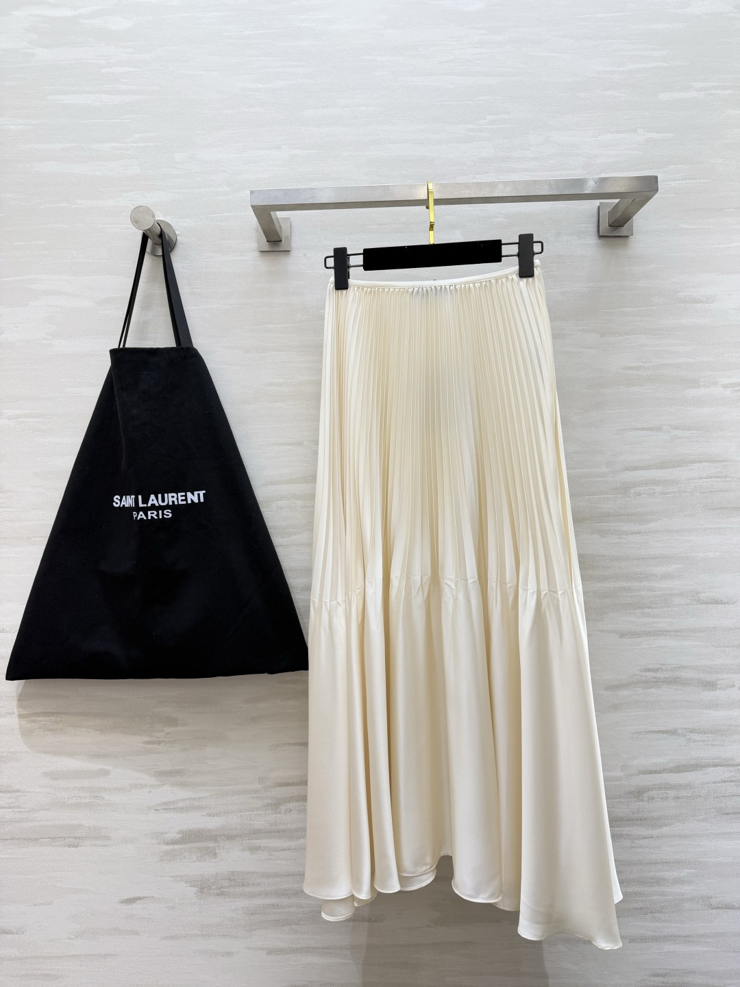 Saint Lauren♡²⁶春夏新款 ysl百褶半裙 定制醋酸混纺面料垂坠感与光泽度满分 裙摆层次丰富