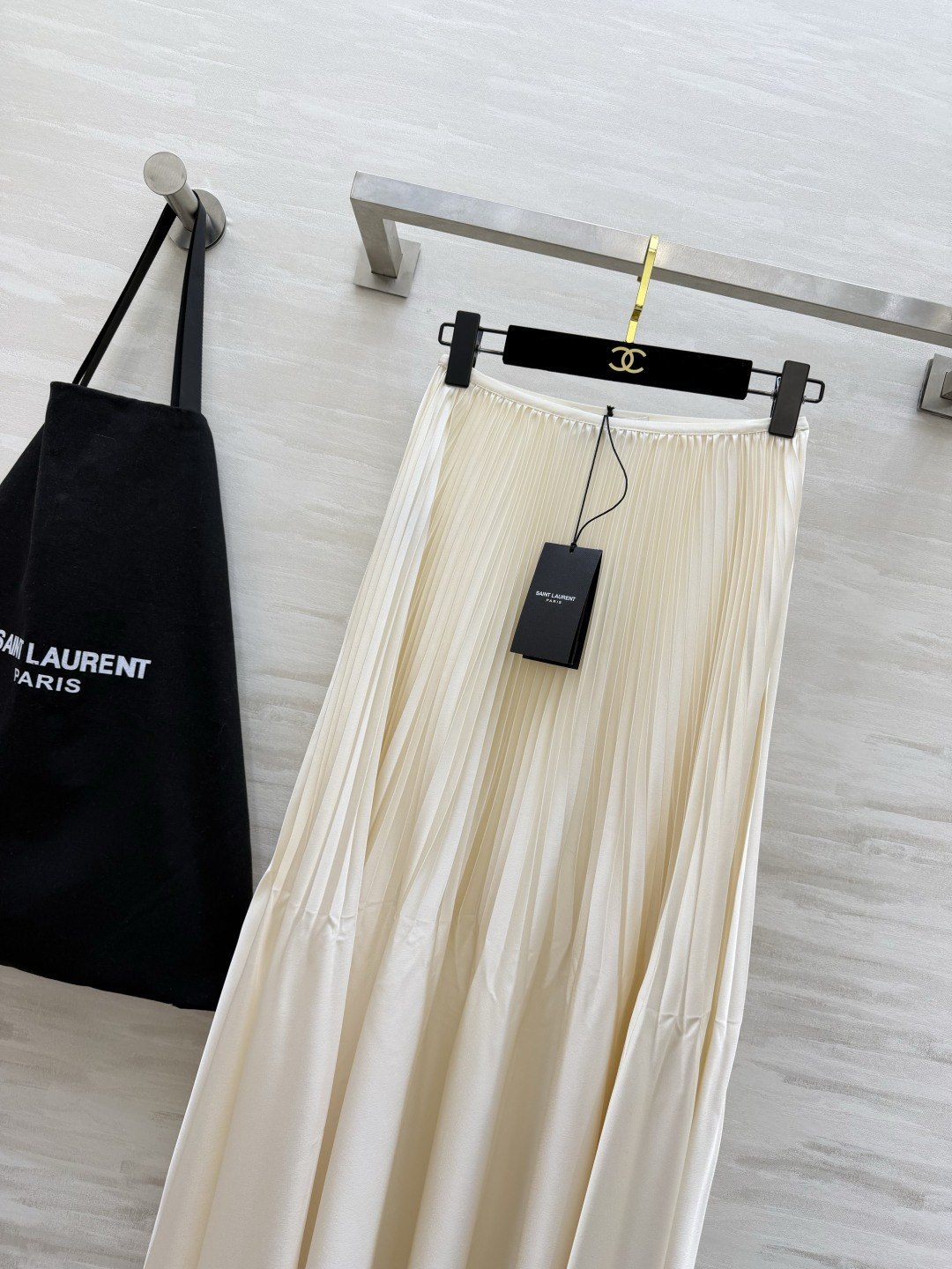 Saint Lauren♡²⁶春夏新款 ysl百褶半裙 定制醋酸混纺面料垂坠感与光泽度满分 裙摆层次丰富