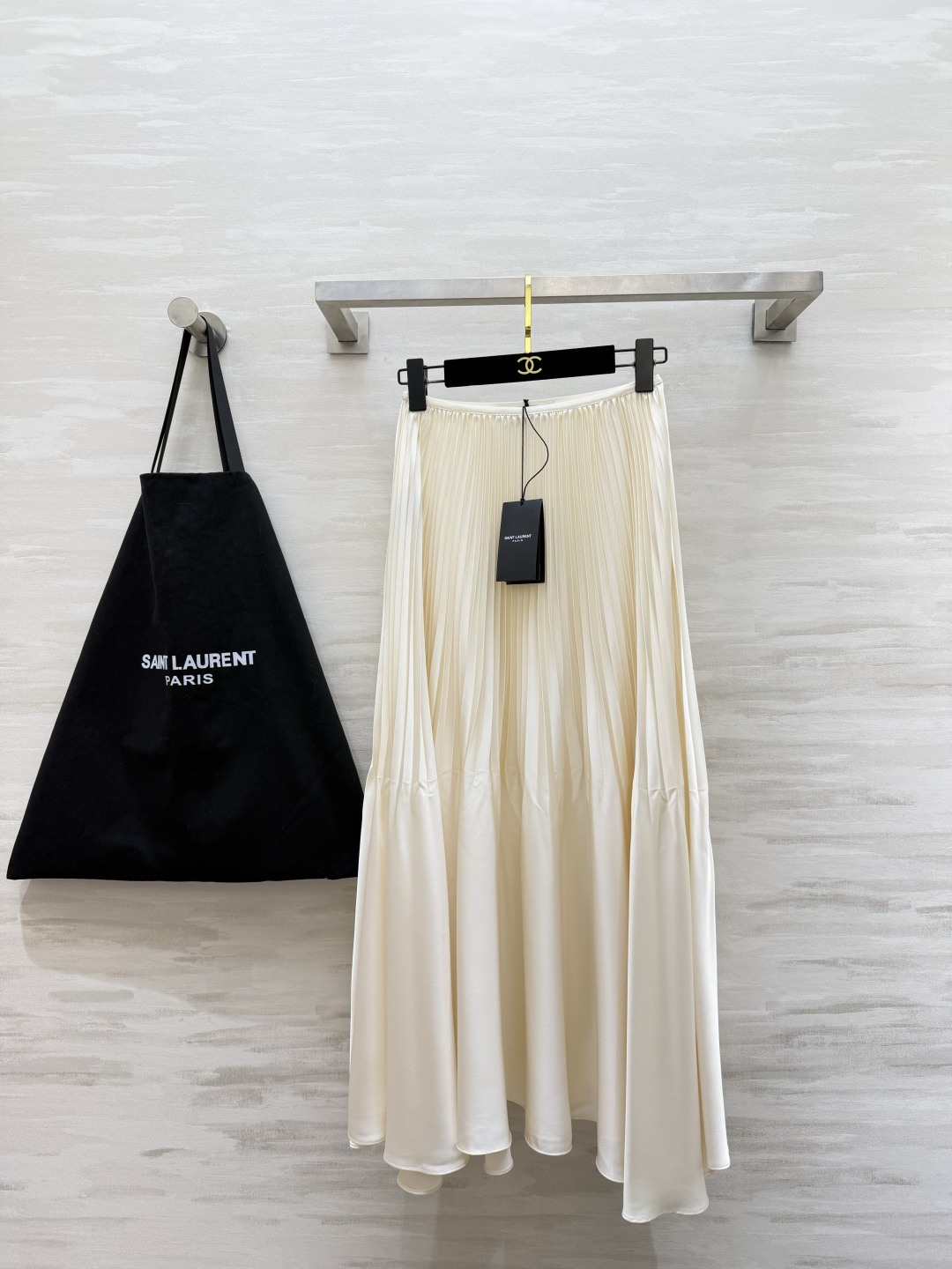 Saint Lauren♡²⁶春夏新款 ysl百褶半裙 定制醋酸混纺面料垂坠感与光泽度满分 裙摆层次丰富