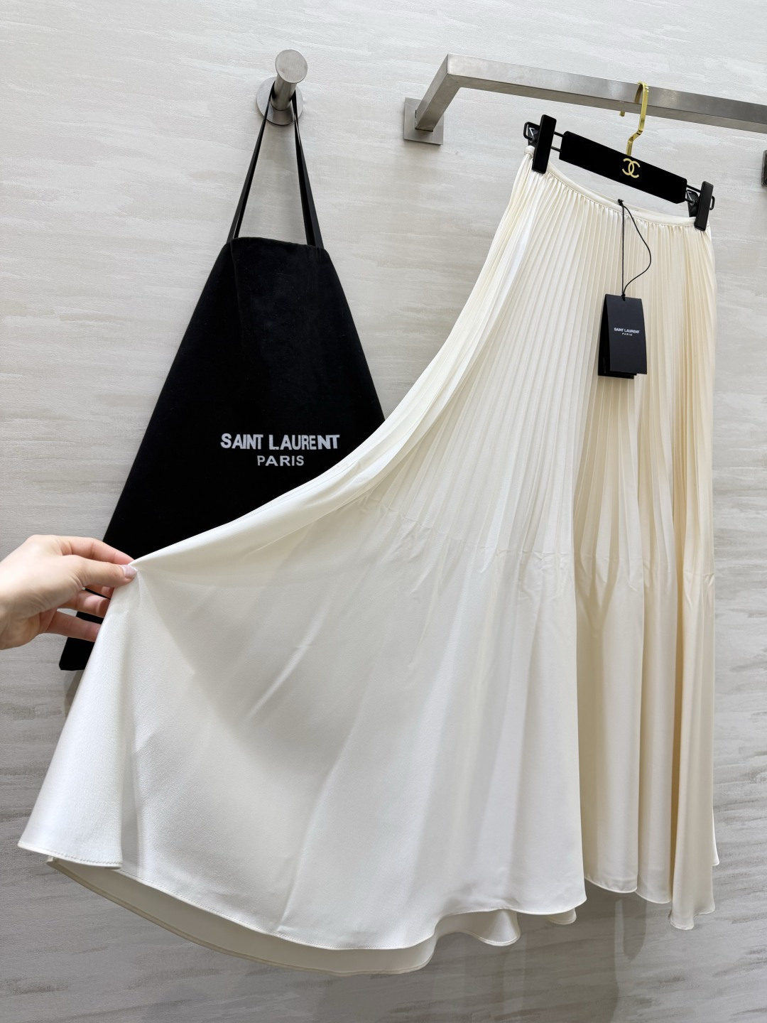 Saint Lauren♡²⁶春夏新款 ysl百褶半裙 定制醋酸混纺面料垂坠感与光泽度满分 裙摆层次丰富