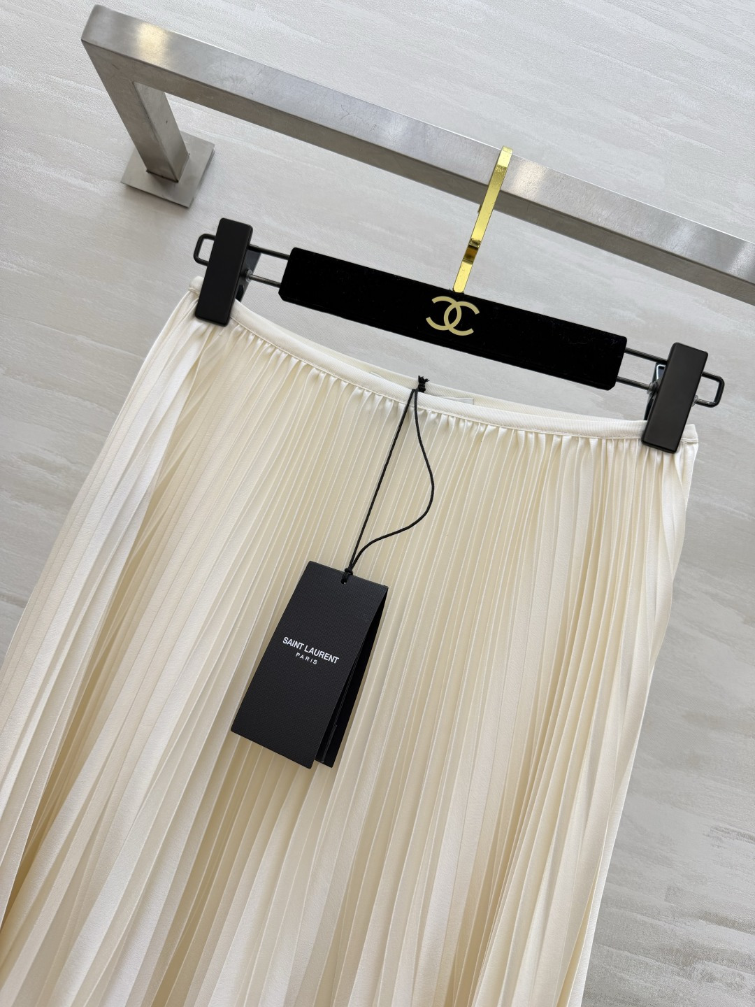 Saint Lauren♡²⁶春夏新款 ysl百褶半裙 定制醋酸混纺面料垂坠感与光泽度满分 裙摆层次丰富