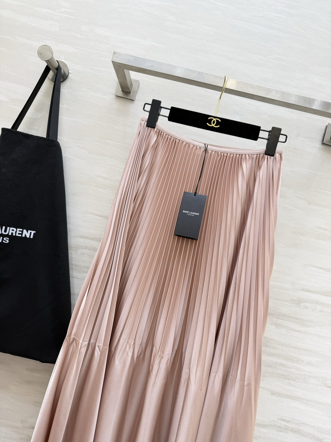 Saint Lauren♡²⁶春夏新款 ysl百褶半裙 定制醋酸混纺面料垂坠感与光泽度满分 裙摆层次丰富