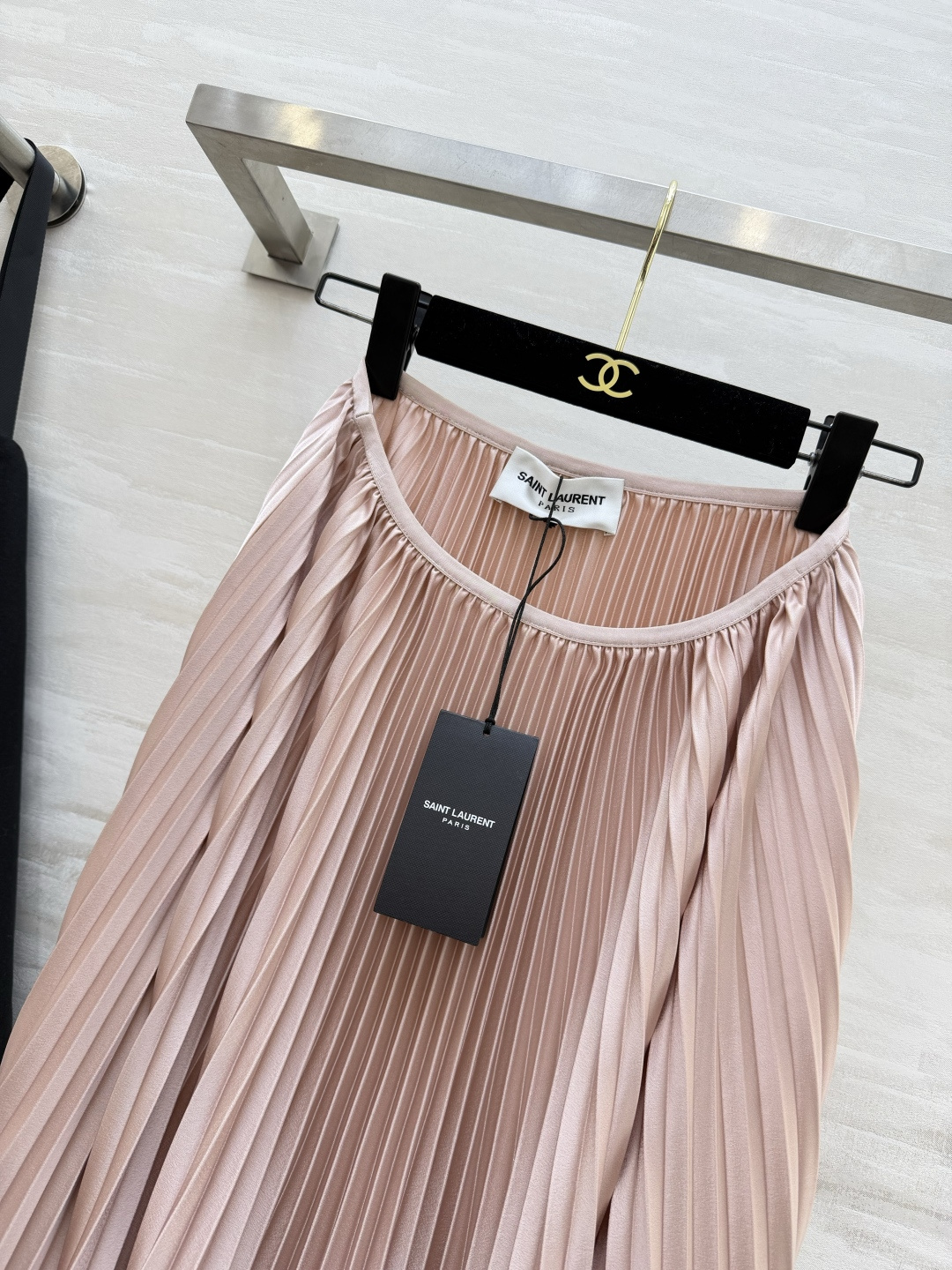Saint Lauren♡²⁶春夏新款 ysl百褶半裙 定制醋酸混纺面料垂坠感与光泽度满分 裙摆层次丰富