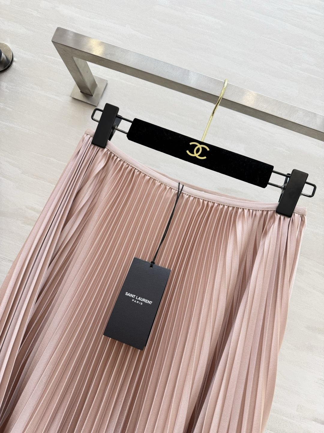Saint Lauren♡²⁶春夏新款 ysl百褶半裙 定制醋酸混纺面料垂坠感与光泽度满分 裙摆层次丰富