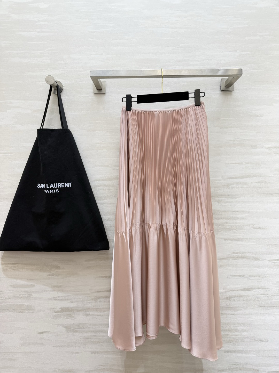 Saint Lauren♡²⁶春夏新款 ysl百褶半裙 定制醋酸混纺面料垂坠感与光泽度满分 裙摆层次丰富