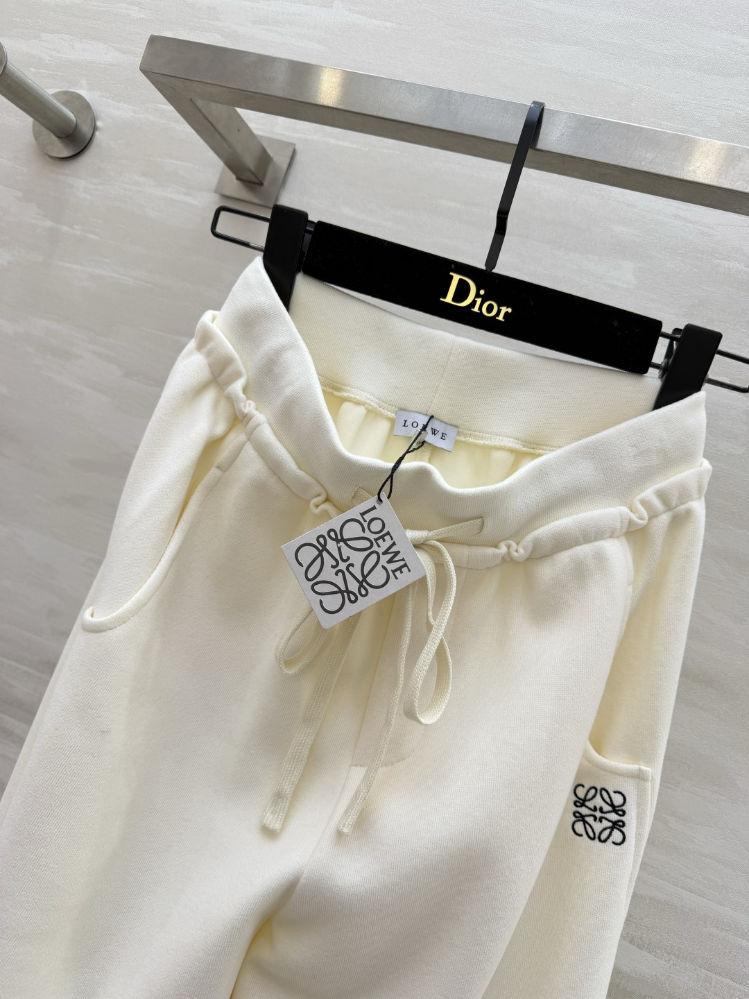 #Loew♡²⁶春夏新款 休闲裤 精致logo刺绣🪡 裤腿抽绳可收腿设计 无敌显瘦裤型！！！春夏必入神裤