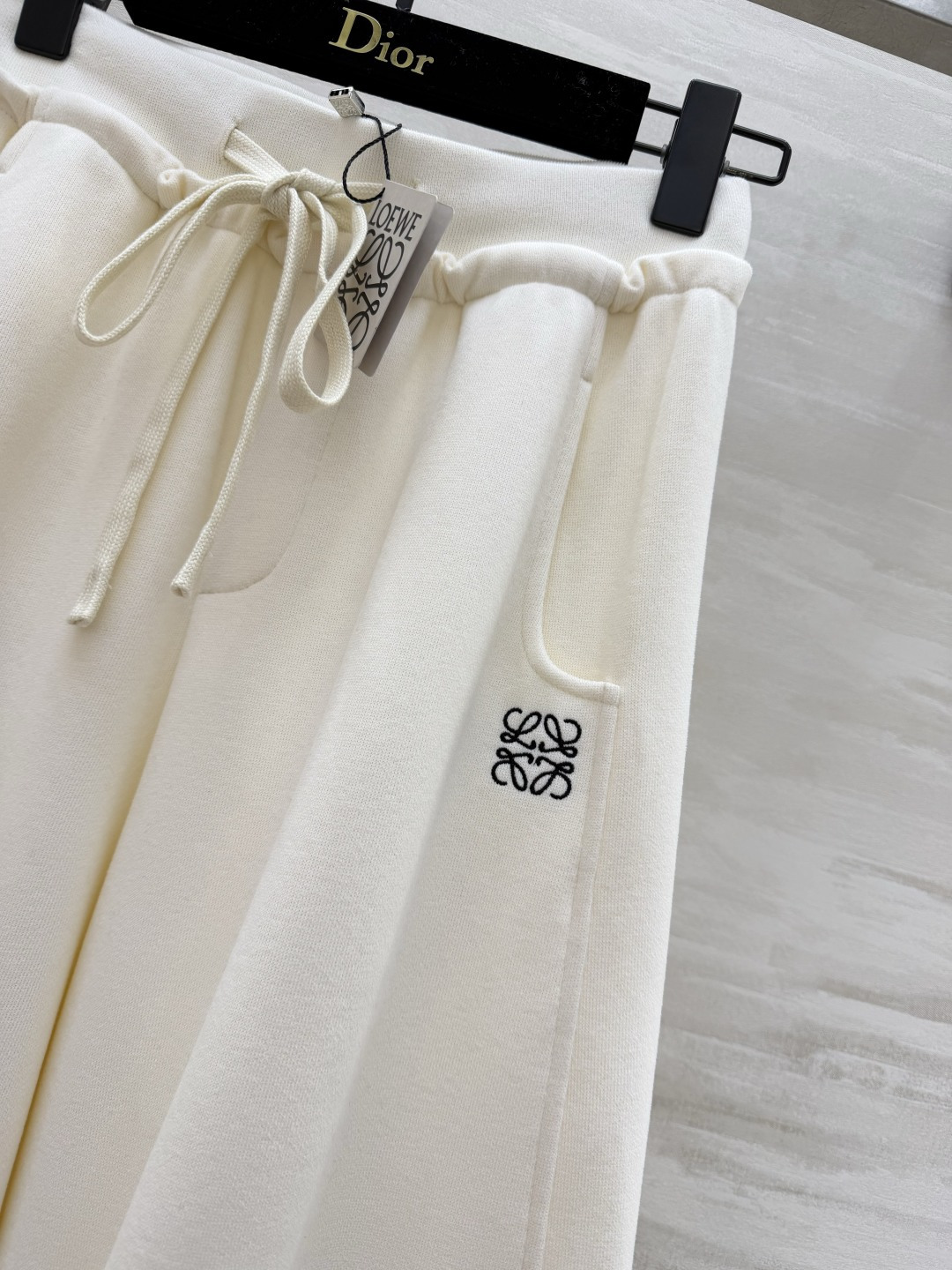 #Loew♡²⁶春夏新款 休闲裤 精致logo刺绣🪡 裤腿抽绳可收腿设计 无敌显瘦裤型！！！春夏必入神裤