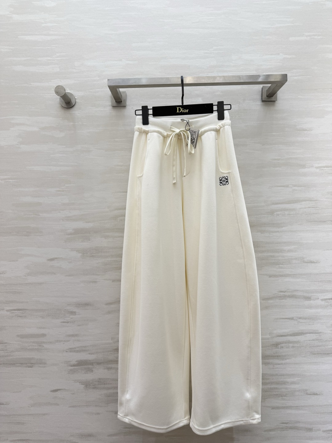 #Loew♡²⁶春夏新款 休闲裤 精致logo刺绣🪡 裤腿抽绳可收腿设计 无敌显瘦裤型！！！春夏必入神裤