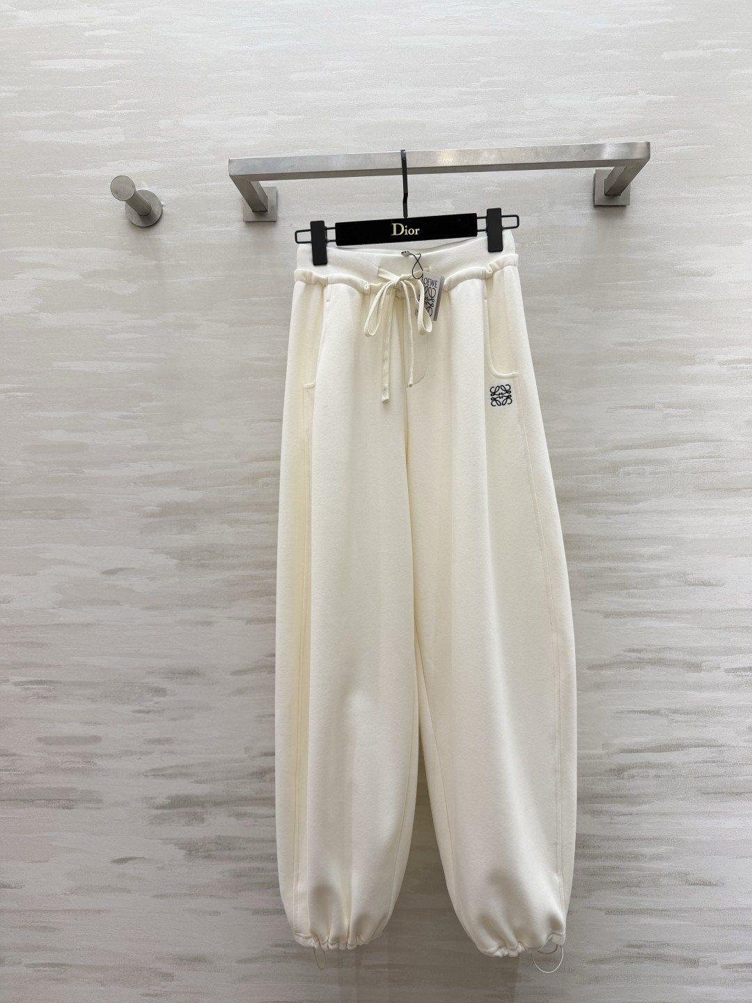 #Loew♡²⁶春夏新款 休闲裤 精致logo刺绣🪡 裤腿抽绳可收腿设计 无敌显瘦裤型！！！春夏必入神裤