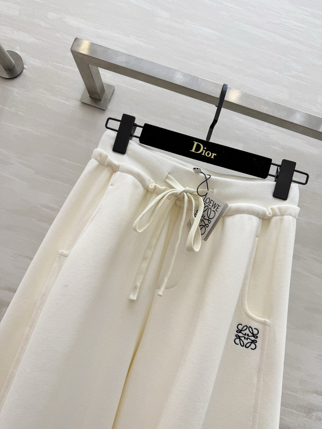 #Loew♡²⁶春夏新款 休闲裤 精致logo刺绣🪡 裤腿抽绳可收腿设计 无敌显瘦裤型！！！春夏必入神裤