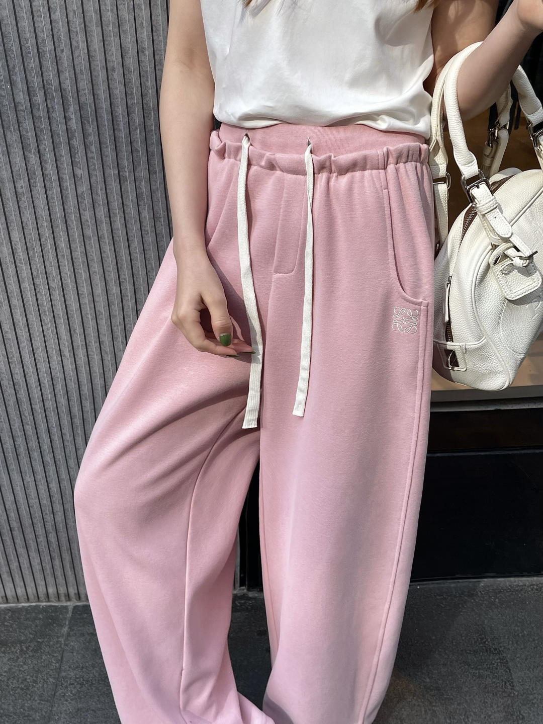 NO:805884,,,19860909,,,Women's clothing