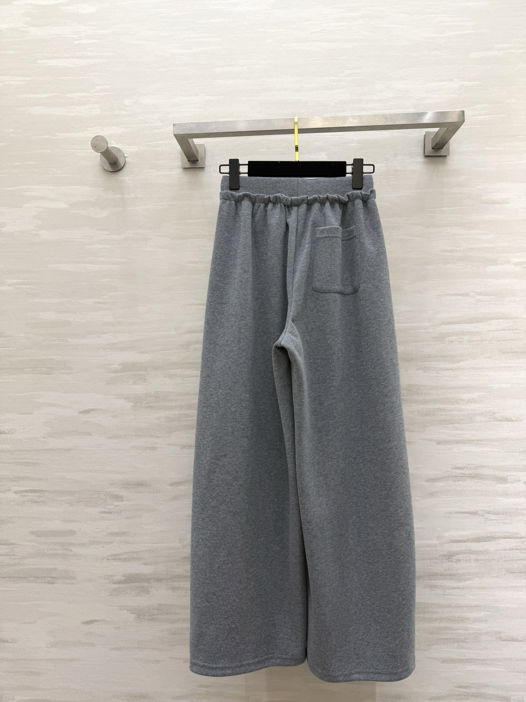 #Loew♡²⁶春夏新款 休闲裤 精致logo刺绣🪡 裤腿抽绳可收腿设计 无敌显瘦裤型！！！春夏必入神裤