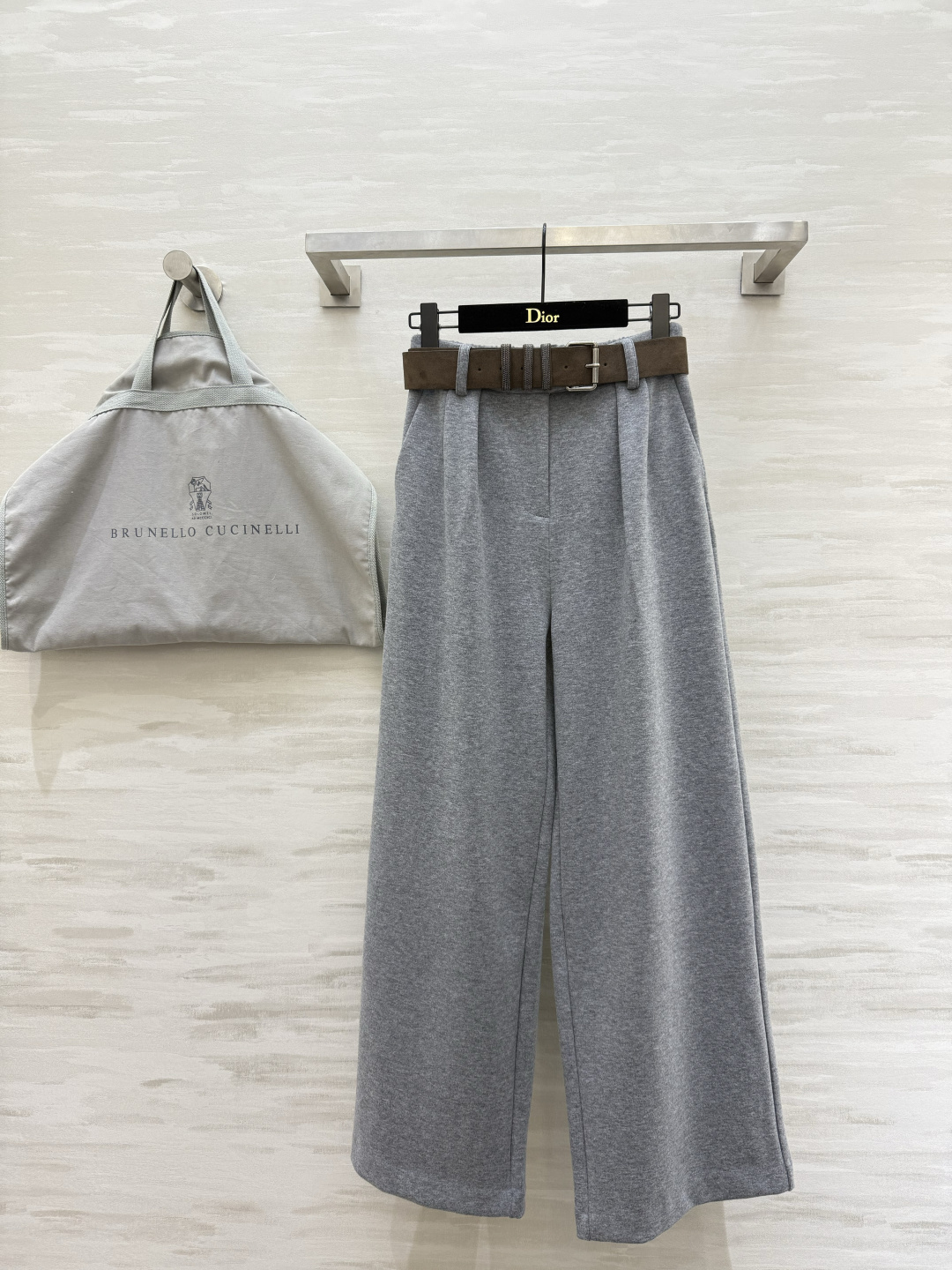 #Brunello Cucinell♡²⁶春夏新款 高腰直筒阔腿裤 垂感面料 宽松直筒设计简约又高级！高