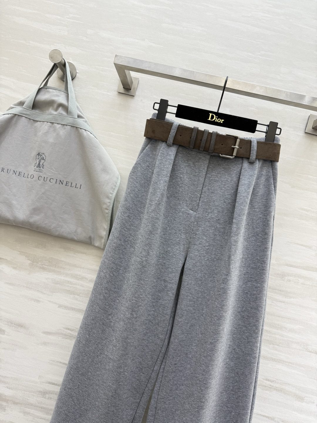 #Brunello Cucinell♡²⁶春夏新款 高腰直筒阔腿裤 垂感面料 宽松直筒设计简约又高级！高