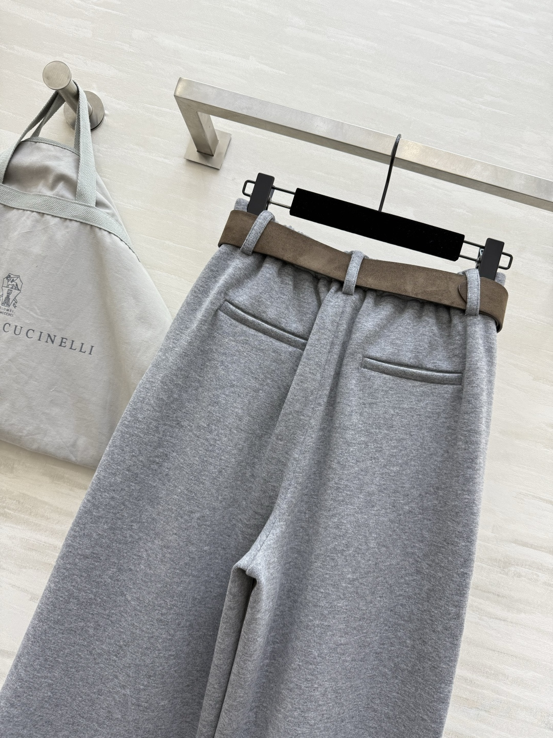 #Brunello Cucinell♡²⁶春夏新款 高腰直筒阔腿裤 垂感面料 宽松直筒设计简约又高级！高