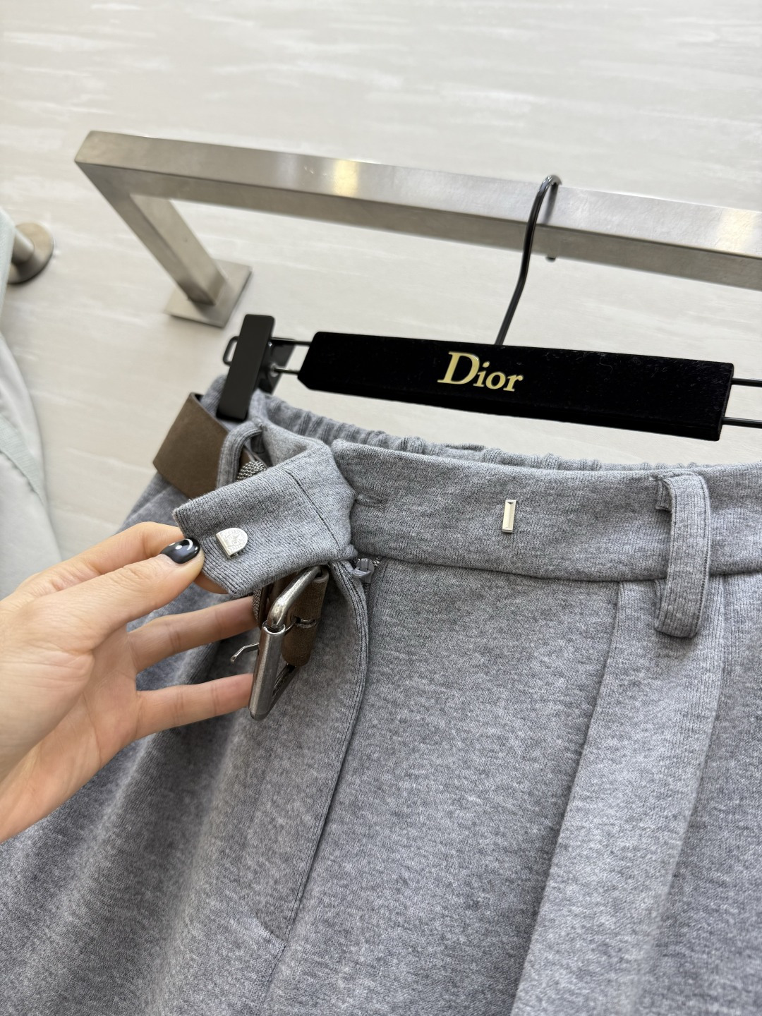 #Brunello Cucinell♡²⁶春夏新款 高腰直筒阔腿裤 垂感面料 宽松直筒设计简约又高级！高