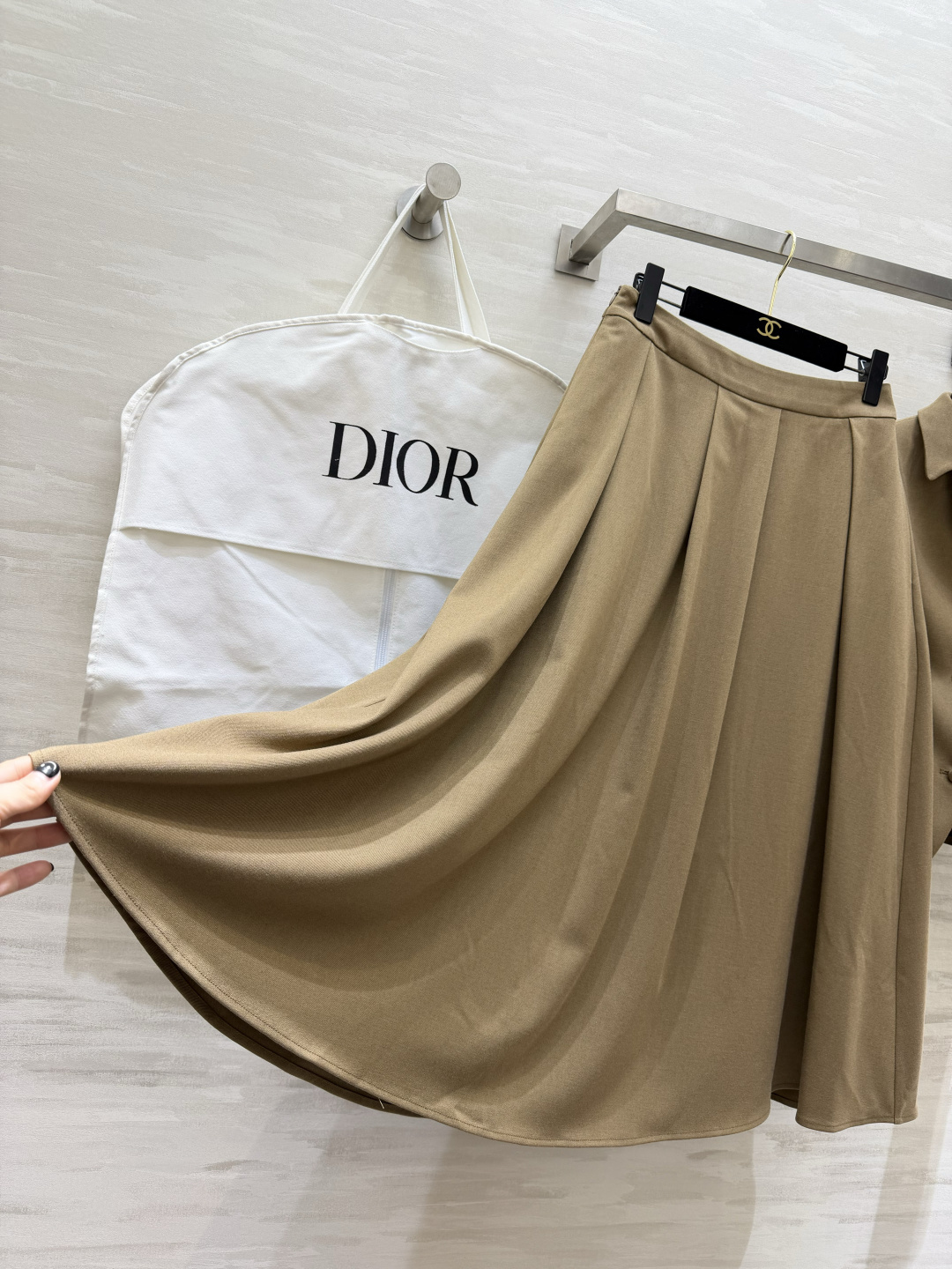 #DIO♡²⁶新款 西装套装​​ 修身西装外套+高腰长裙 优雅高级 外套枪驳领 三粒扣设计 剪裁利落 凸