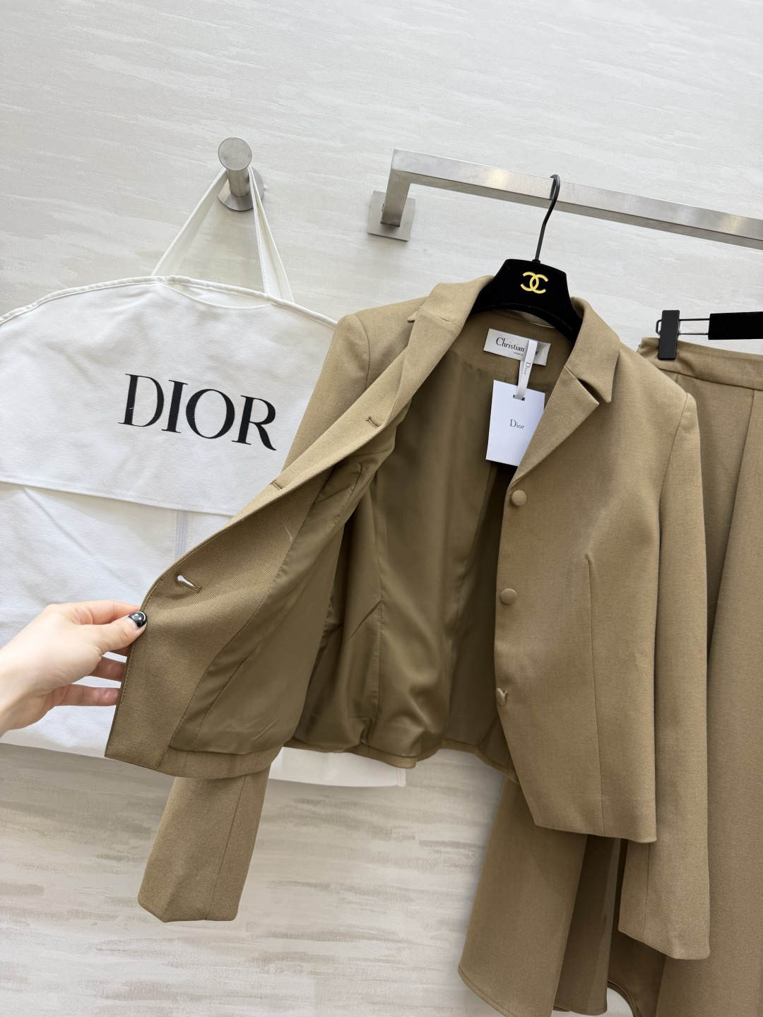 #DIO♡²⁶新款 西装套装​​ 修身西装外套+高腰长裙 优雅高级 外套枪驳领 三粒扣设计 剪裁利落 凸