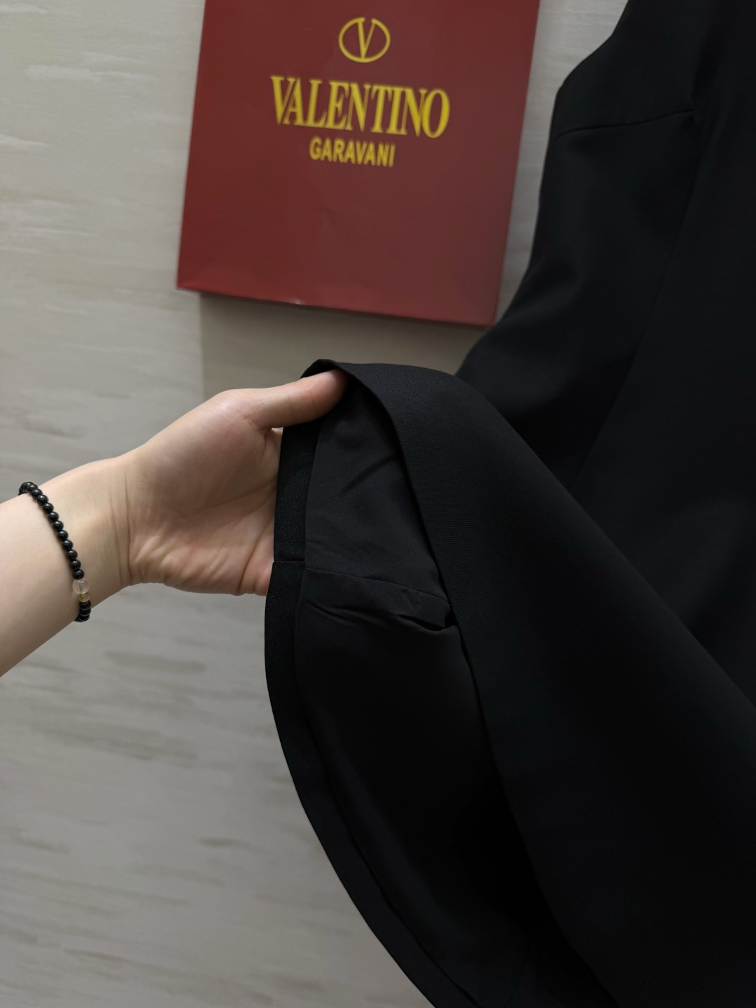 #Valentin♡²⁶新款 重工钉珠连衣裙 圆领纯手工重工镶钻设计超精致 简约优雅又不失华丽感 立体剪