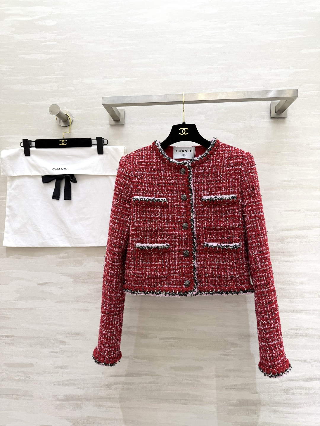 #Chane♡️ 秀款红色粗花呢外套 经典小香风 红色主调 粉色滚边 四口袋高级精致✨ 高品质羊毛粗花呢