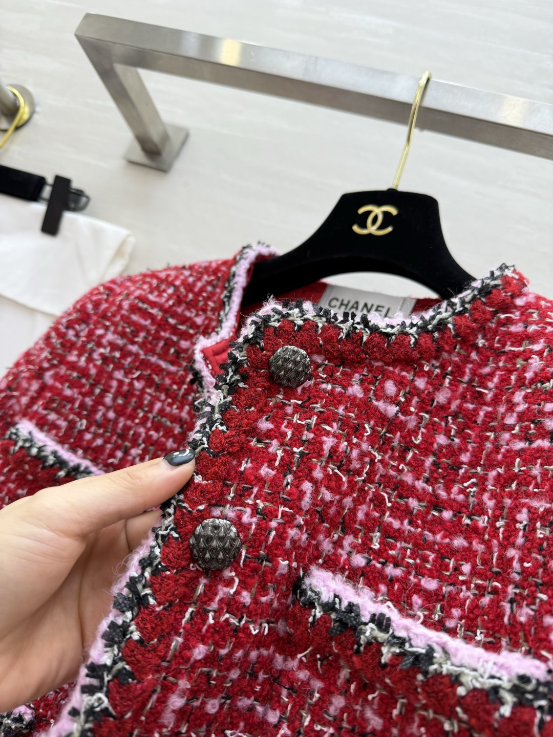 #Chane♡️ 秀款红色粗花呢外套 经典小香风 红色主调 粉色滚边 四口袋高级精致✨ 高品质羊毛粗花呢