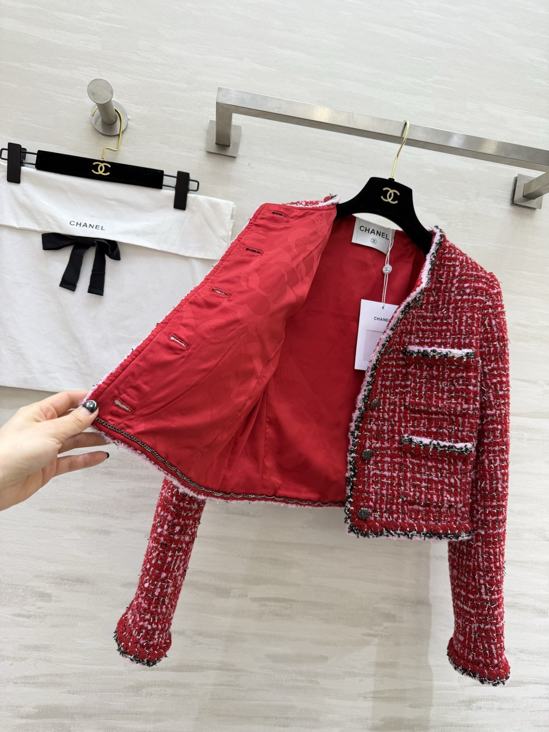 #Chane♡️ 秀款红色粗花呢外套 经典小香风 红色主调 粉色滚边 四口袋高级精致✨ 高品质羊毛粗花呢