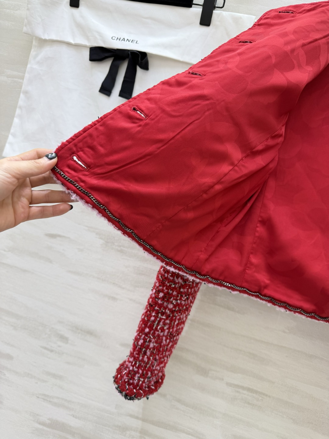 #Chane♡️ 秀款红色粗花呢外套 经典小香风 红色主调 粉色滚边 四口袋高级精致✨ 高品质羊毛粗花呢