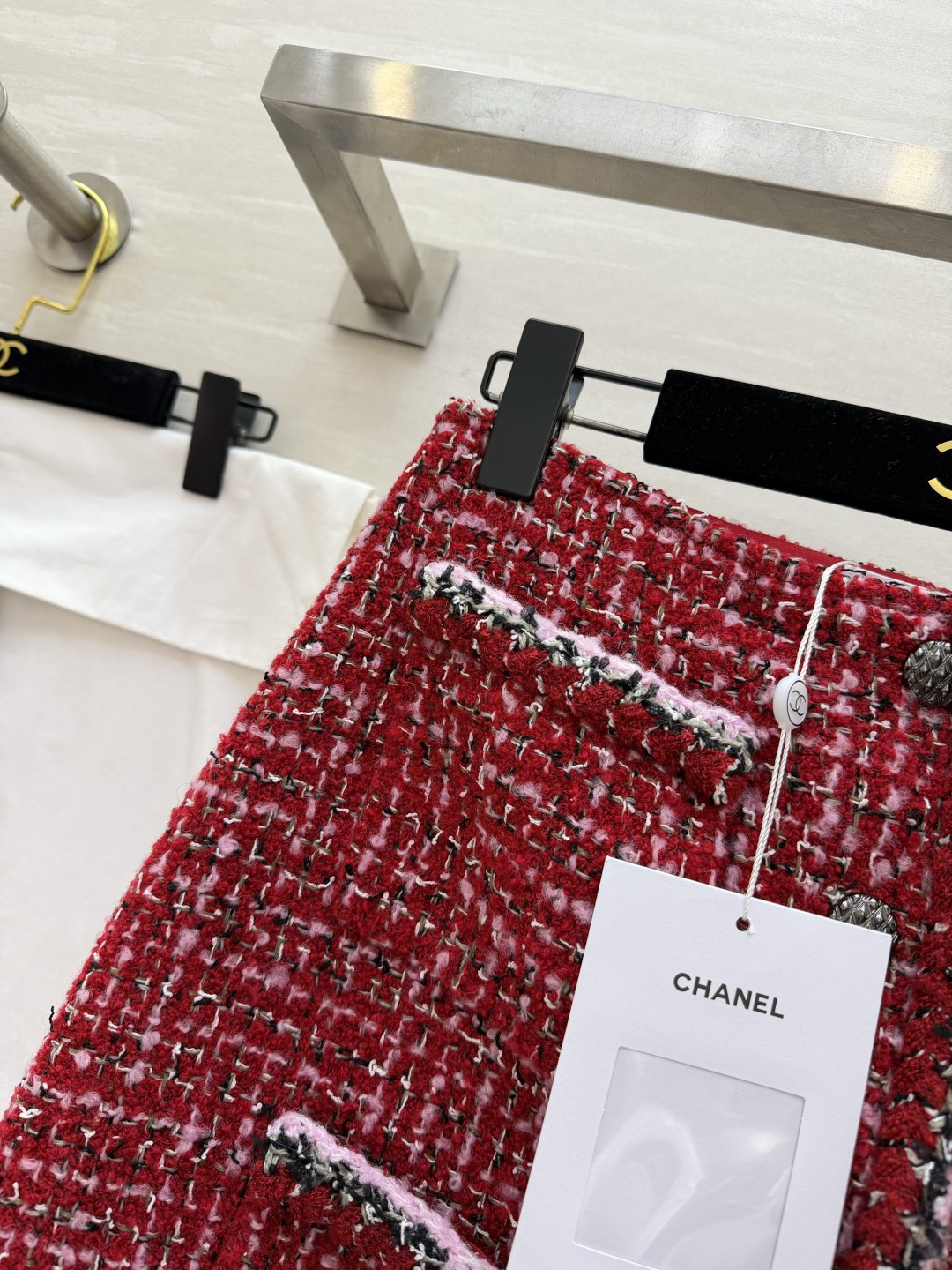 🍒Chane♡秀场同款 红色粗花呢半裙 经典粗花呢材质 红棕底色混纺粉白纱线 肌理感满满 低调光泽超有质