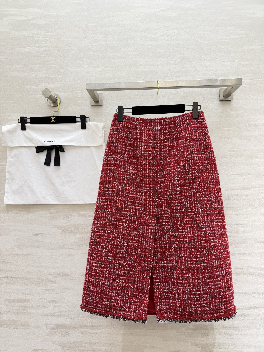 🍒Chane♡秀场同款 红色粗花呢半裙 经典粗花呢材质 红棕底色混纺粉白纱线 肌理感满满 低调光泽超有质