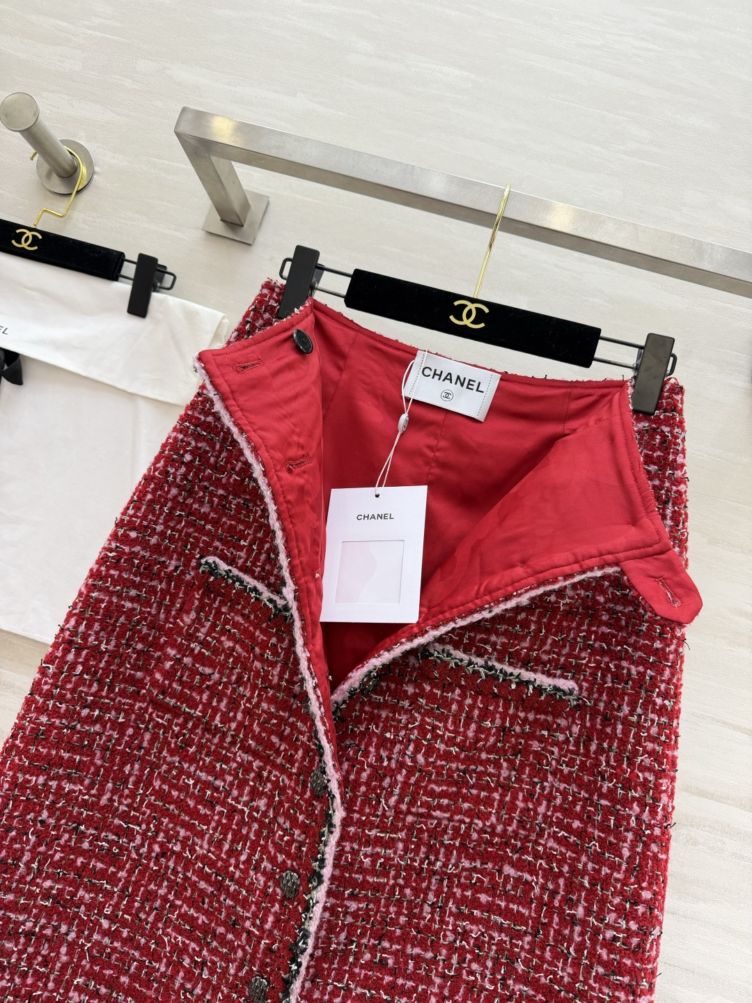 🍒Chane♡秀场同款 红色粗花呢半裙 经典粗花呢材质 红棕底色混纺粉白纱线 肌理感满满 低调光泽超有质