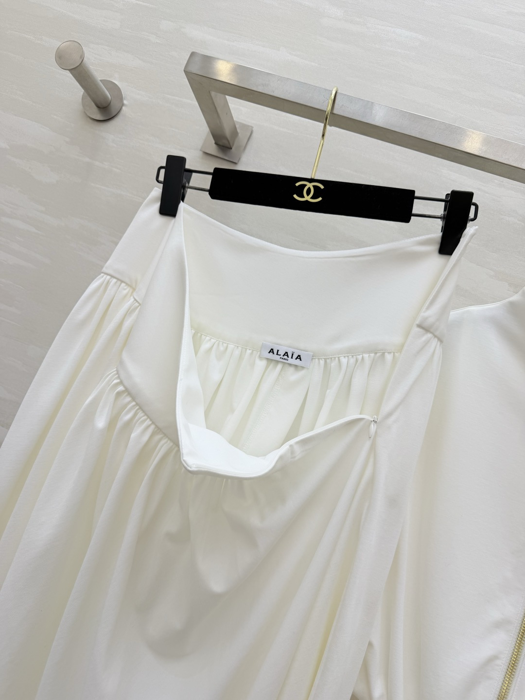 #ALA♡²⁶新款 不规则套装 醋酸混纺面料亲肤舒适 穿上超显高级感✨ 高领+拉链设计 腰部弹力拼接 修