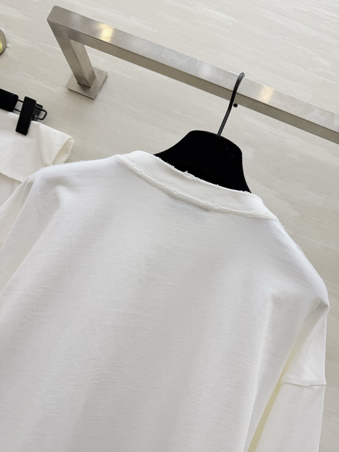 #Chane♡²⁶新款 白色长袖上衣 100%纯棉材质 柔软舒适 日常穿着超友好！胸前和袖口CHANE♡