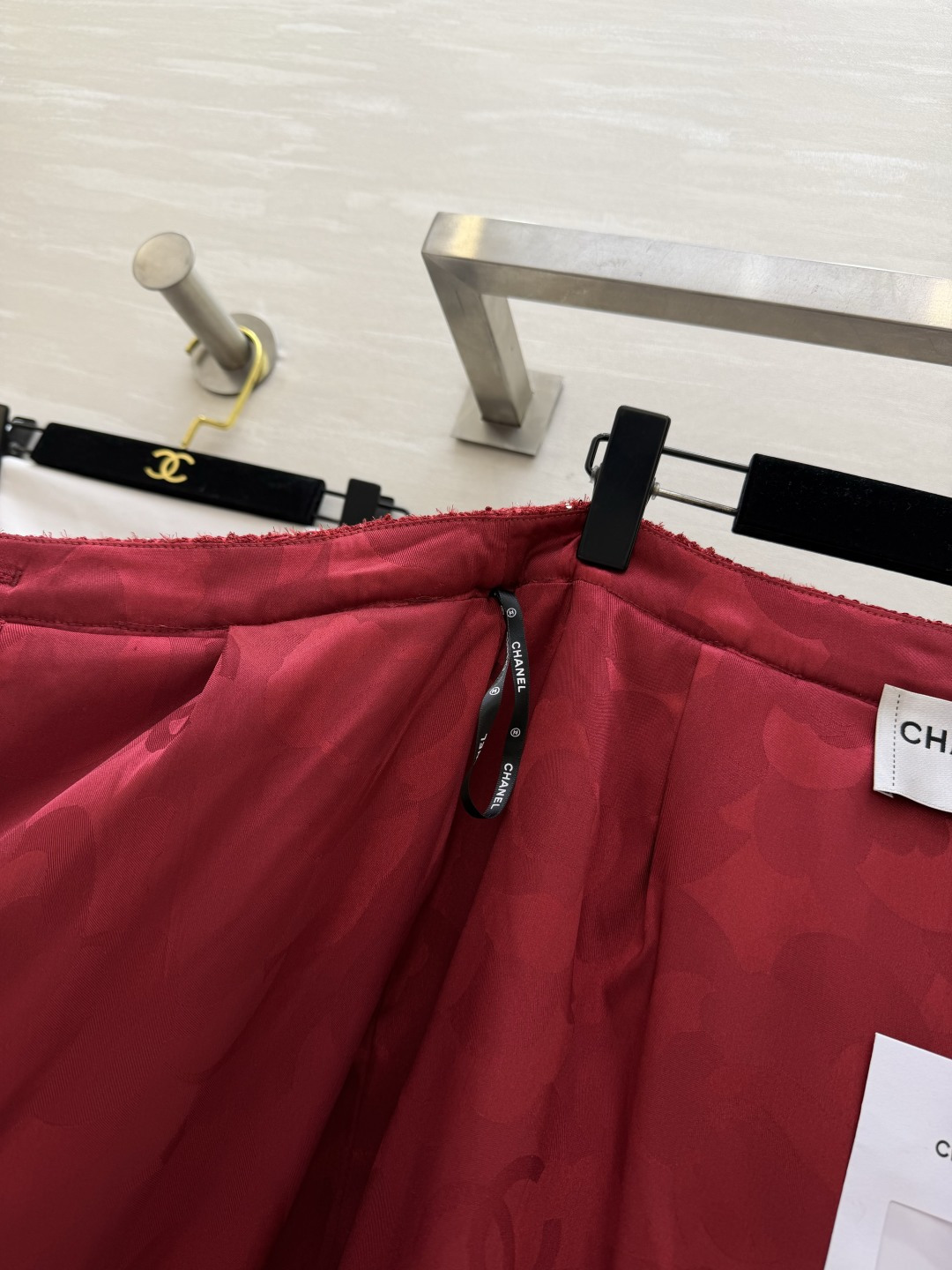 #Chane♡²⁶新款 红色编织粗花呢半裙 金色纽扣优雅又精致 纹理感粗花呢材质 高品质定制 现货首发s