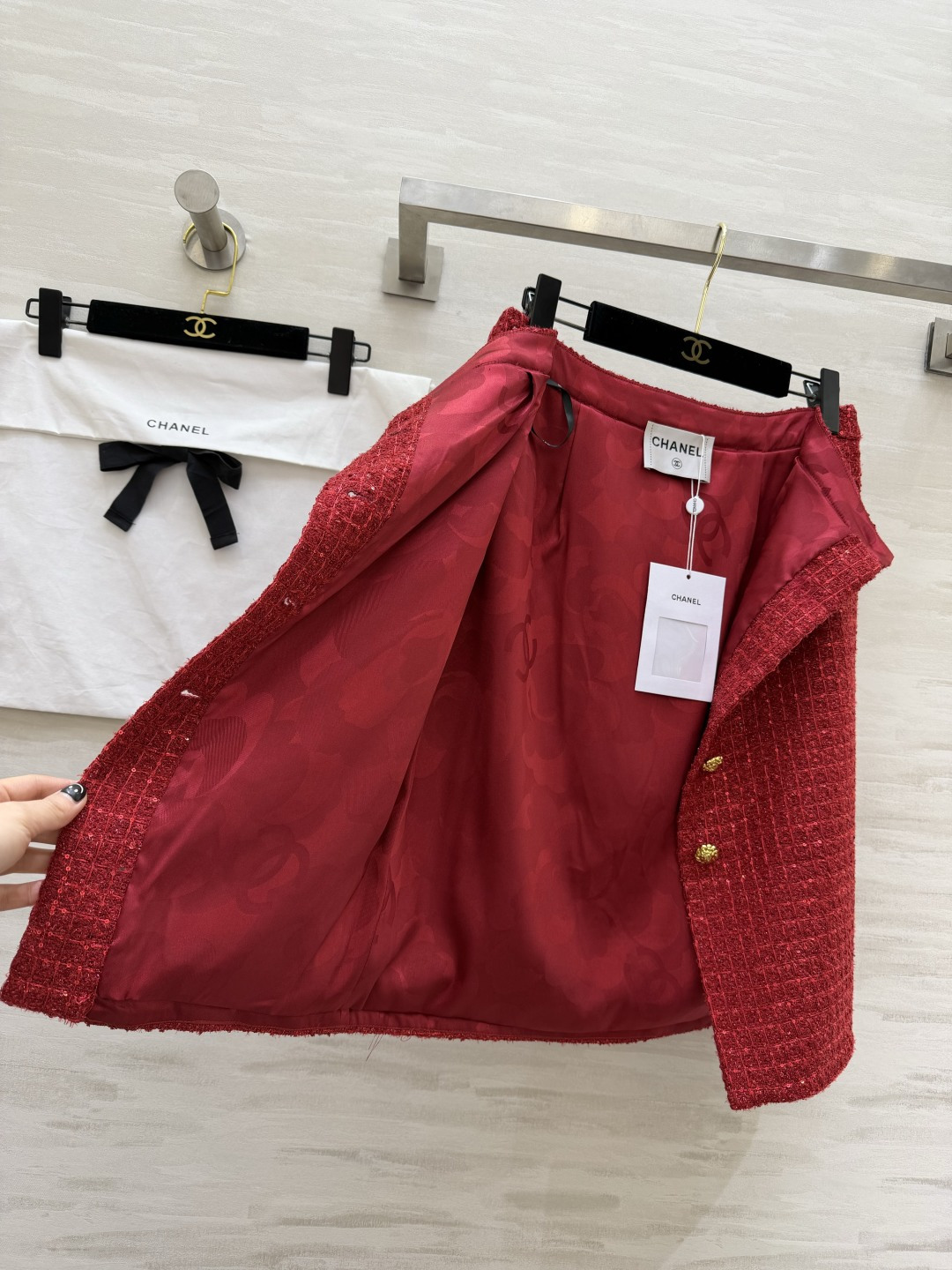 #Chane♡²⁶新款 红色编织粗花呢半裙 金色纽扣优雅又精致 纹理感粗花呢材质 高品质定制 现货首发s