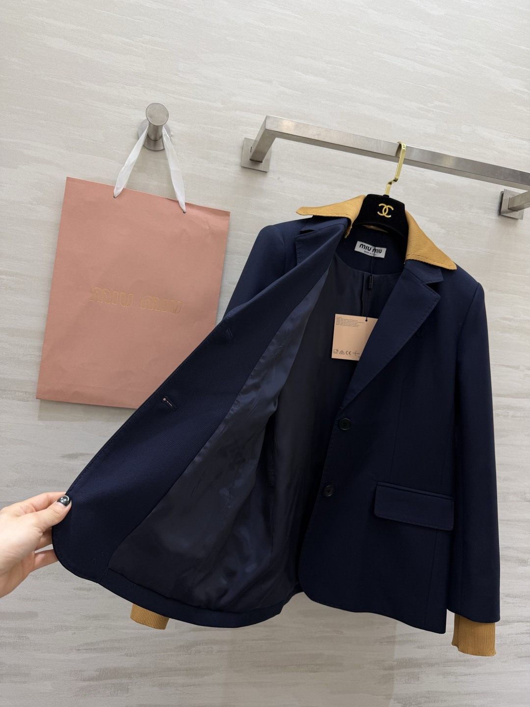 #MiuMi♡²⁶度假holiday系列 翻领字母刺绣西装外套 立体剪裁显瘦又时髦 高品质定制 现货首发