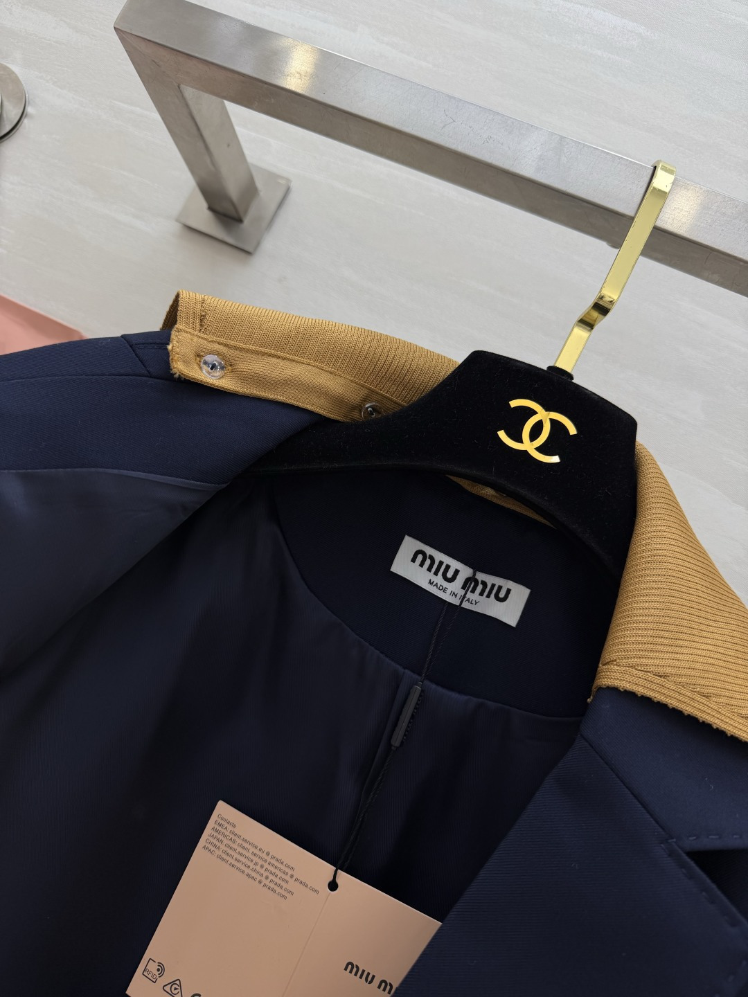 #MiuMi♡²⁶度假holiday系列 翻领字母刺绣西装外套 立体剪裁显瘦又时髦 高品质定制 现货首发